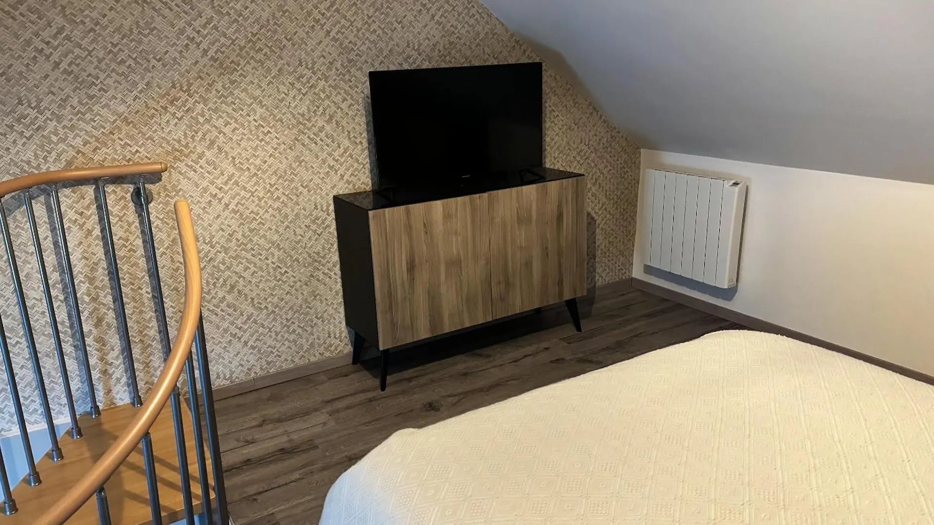 Holiday home Maison Charmante Pres De Sains Avec Spa Et Jardin Clos France